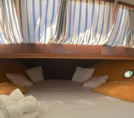 Home Boat Badalona Bagian luar foto