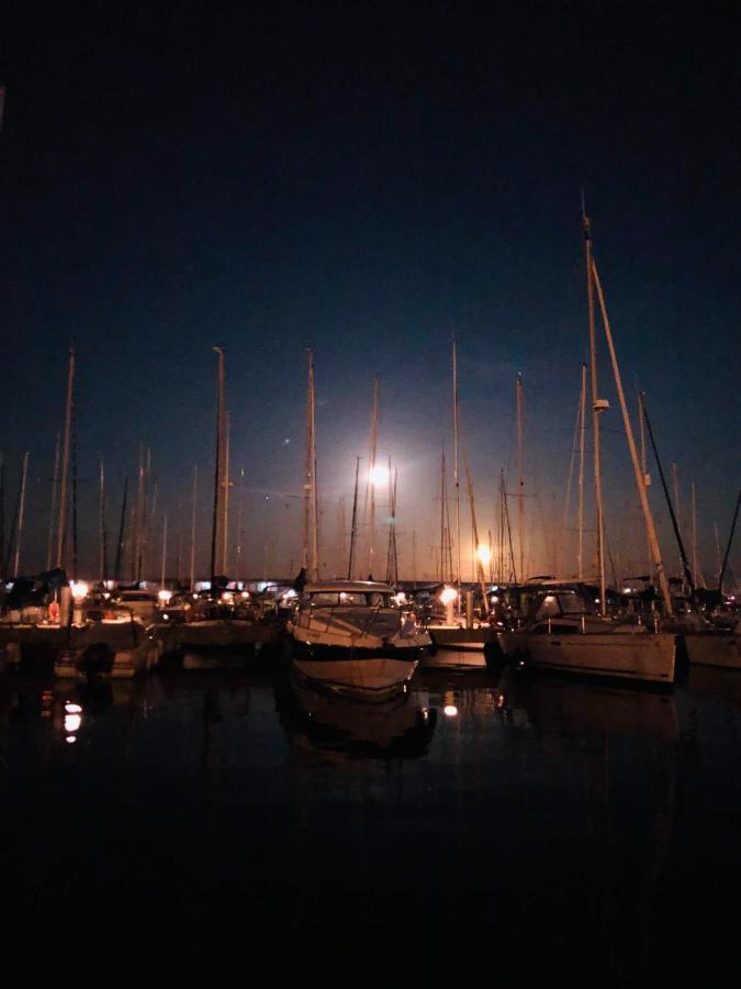 Home Boat Badalona Bagian luar foto