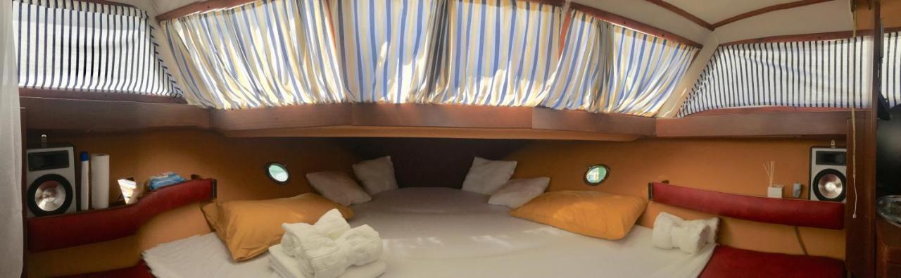 Home Boat Badalona Bagian luar foto